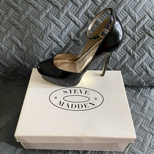 STEVE MADDEN- NAIA BLK PATENT (79)